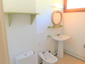 Bathroom - T2 Apartment with balcony - 6 guests (Saint-Lary-Soulan)
