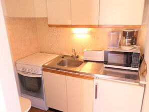 Private kitchen - T2 Apartment with balcony - 6 guests (Saint-Lary-Soulan)