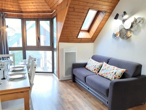 Living area - Cozy T2, parking - 4 guests, south facing (Vignec)