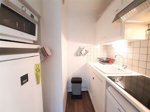 Private kitchen - Cozy T2, parking - 4 guests, south facing (Vignec)