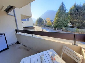 Outdoor dining - Convenient T2 with parking - 6 guests (Saint-Lary-Soulan)