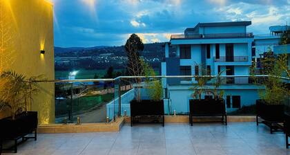 AmaRo Villa Retreat 4BR, Rooftop, BBQ, fire pit & Basketball Court