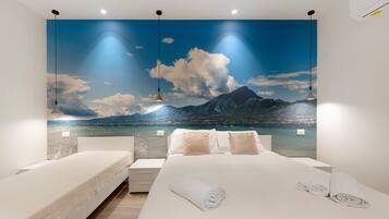 Tabla de planchar con plancha, wifi, ropa de cama