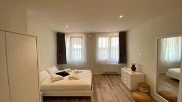 Iron/ironing board, WiFi, bed sheets