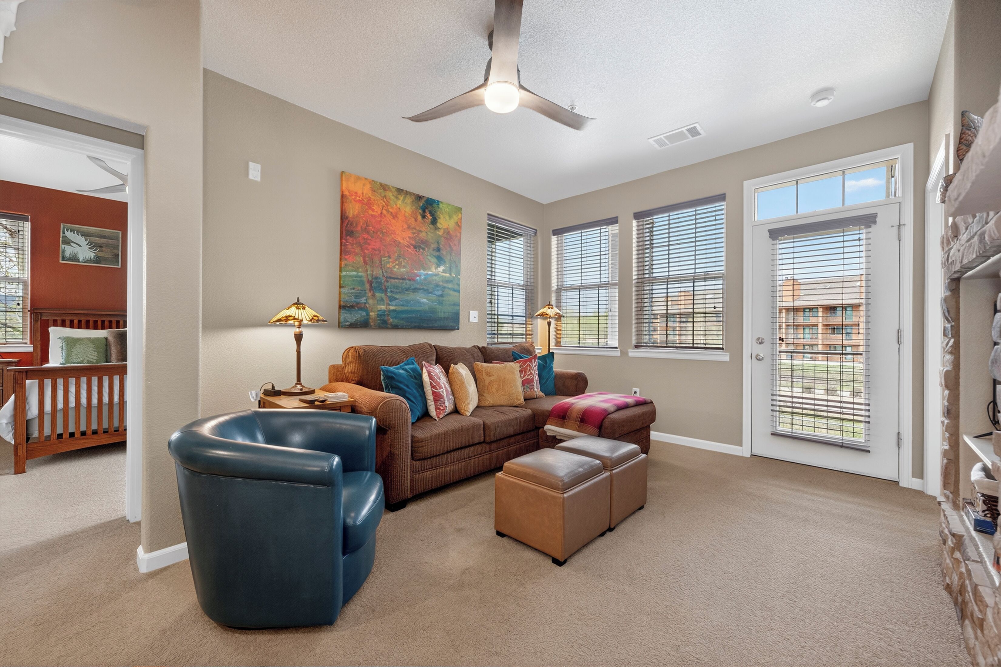 Smart TV, fireplace