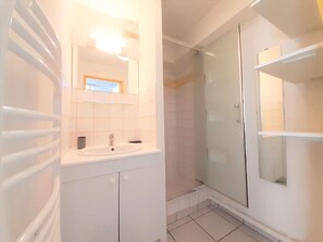 Bathroom - Apartment with garden, parking - 6 guests (Saint-Lary-Soulan)