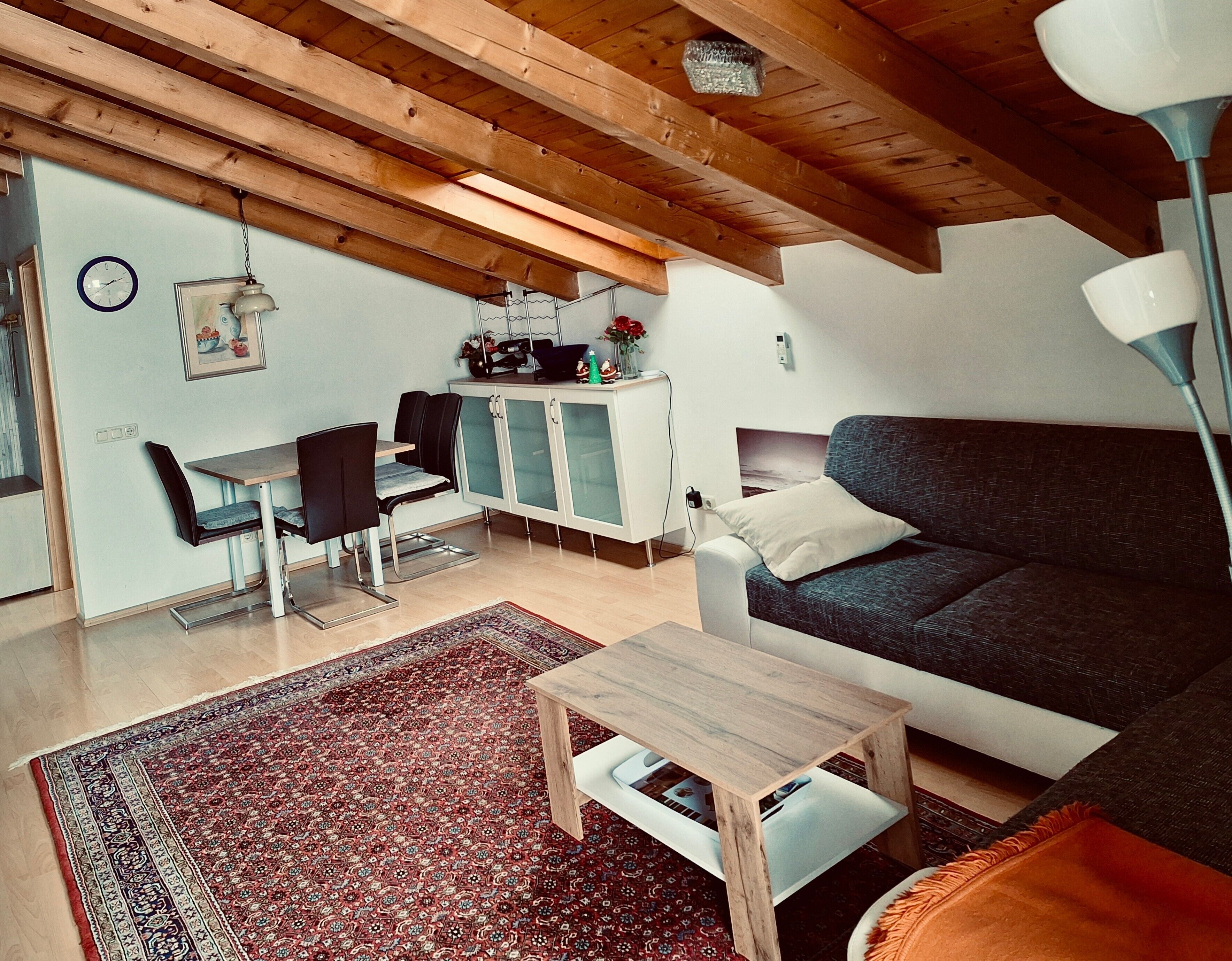 Living area. Cozy Apartment near Zell am See with Mountain Views, Wi-Fi & Air Conditioning