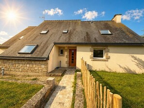 Unclassified image, 3 of 18, button - Large house with parking - 9 guests (Trégastel)