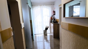 Apartment | Meja sambut tetamu
