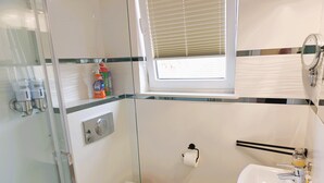 Apartment | Bilik Mandi