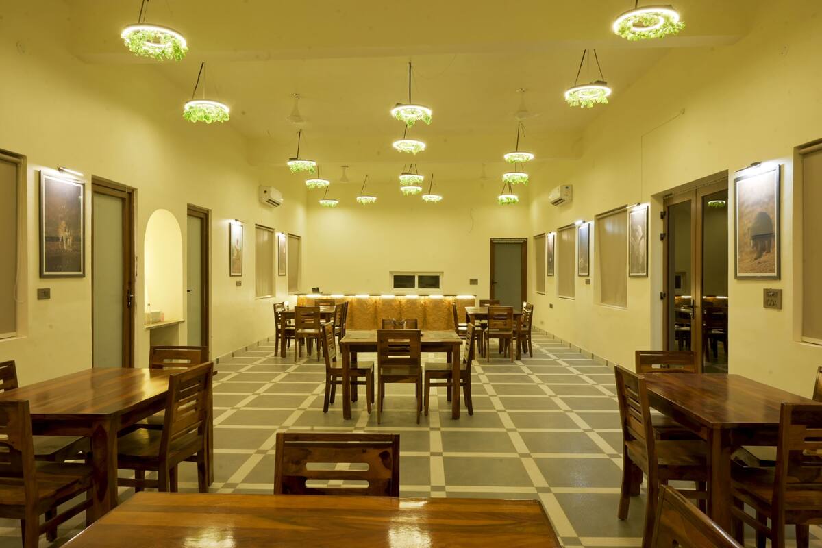 Presidential Room, Balcony | Dining