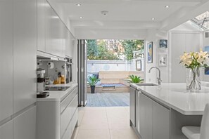 Private kitchen - Stylish Windsor Home | Hot Tub | Town Centre (Windsor)