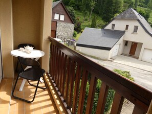 Outdoor dining - Apartment with mountain view - 4 guests (Saint-Lary-Soulan)