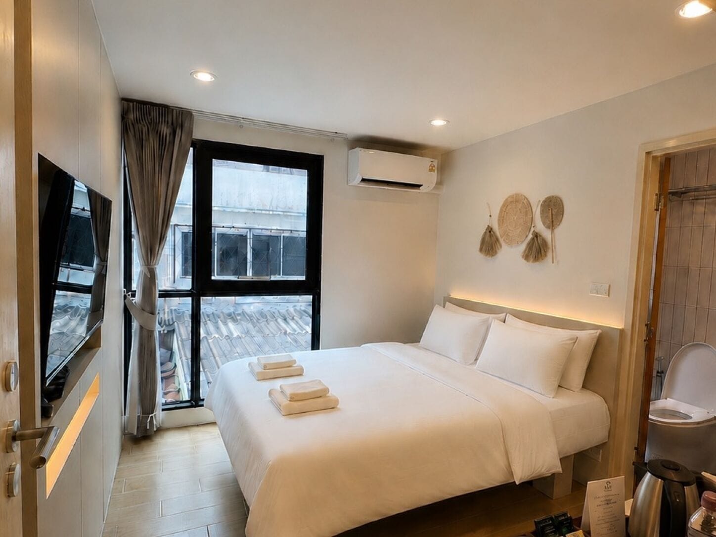 Habitación estándar | Ropa de cama de alta calidad, edredón y camas con efecto memoria 