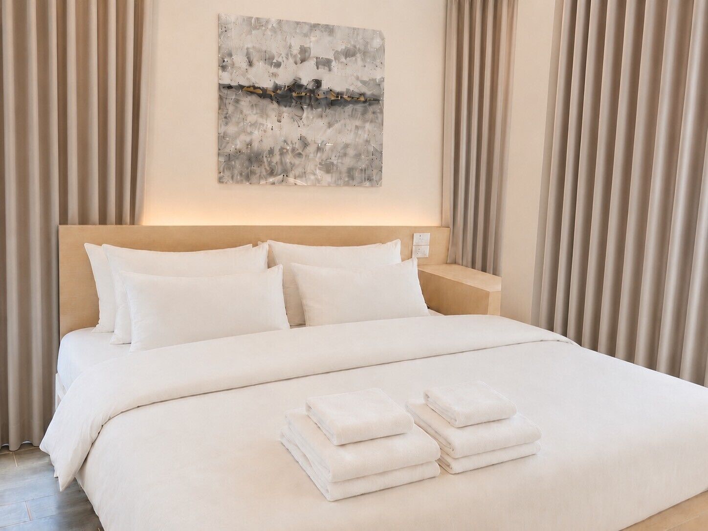 Deluxe Room | Premium bedding, down duvets, memory-foam beds, free minibar items