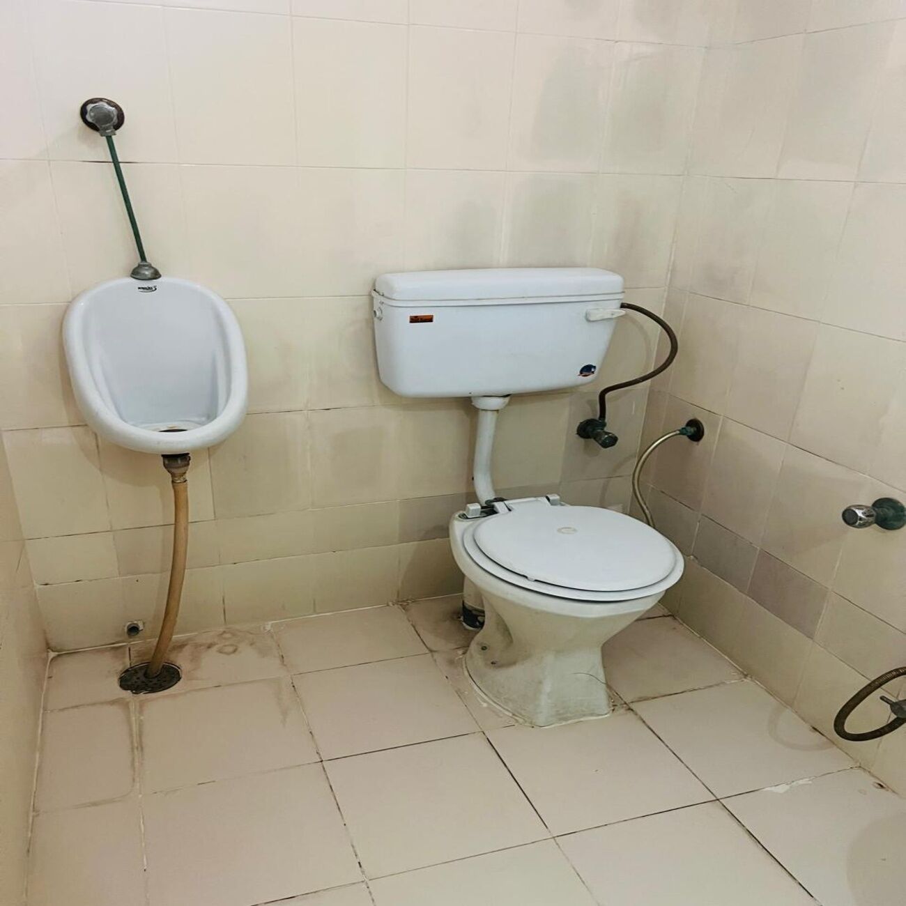 Standard Room | Bilik Mandi | Pancuran mandi, tuala disediakan, sabun 