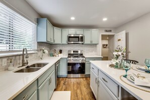 Interior - Private Yard w/ Grill & Fire Pit! Mansfield Escape (Mansfield)