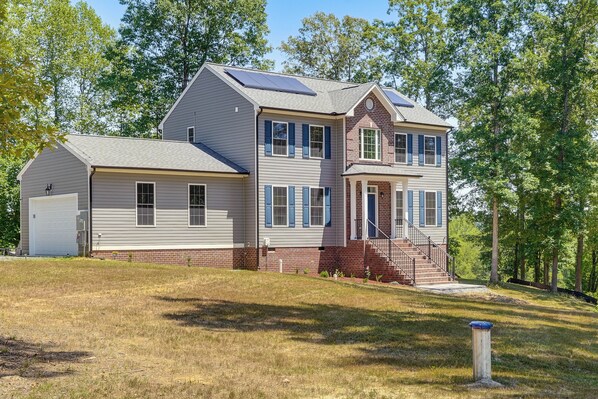 House (4 Bedrooms) | Front of property - On 4+ Acres! Modern Home w/ Lake Access in Orange (Orange)