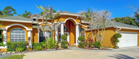 House (4 Bedrooms) | Front of property