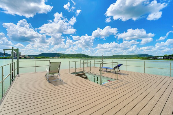 Front of property - Lakefront Palo Pinto Retreat, Perfect Fishing Spot (Palo Pinto)
