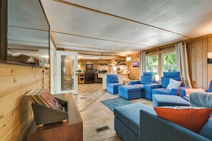 A spacious living area with a sofa set, a small table, and a bookshelf. - Lakefront Palo Pinto Retreat, Perfect Fishing Spot (Palo Pinto)