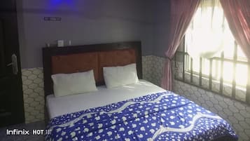 Habitación doble Deluxe, vista a la ciudad | Escritorio, espacio para trabajar con laptop y wifi gratis