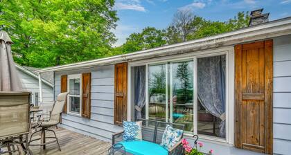 George Lake Escape! Charming 1950s Cabin