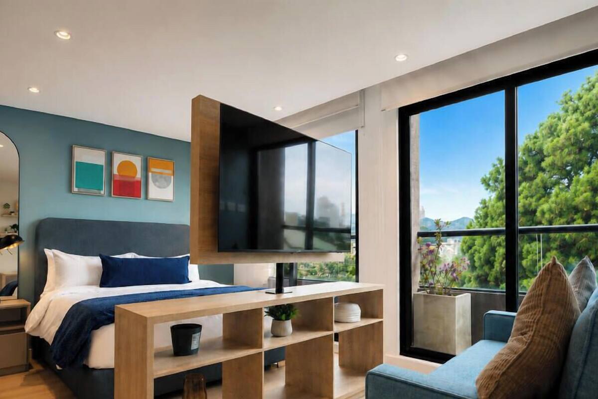 Loft Deluxe | Zona de estar | Smart TV de 122 cm con canales digitales