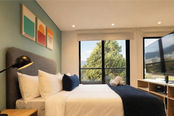 Loft Deluxe | Ropa de cama de alta calidad y caja de seguridad en la habitación