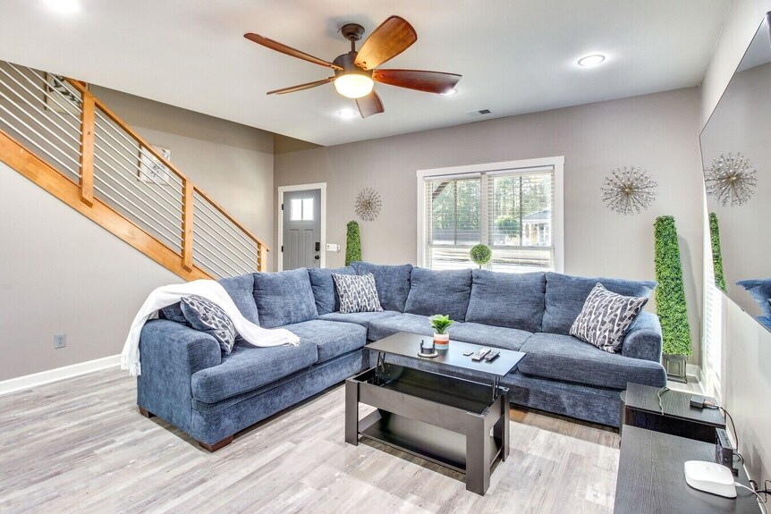 Guyton Home W Pool, Theater & Arcade! - Pooler, GA