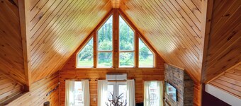 Family Friendly! Quiet Dexter Getaway w/ Hot Tub