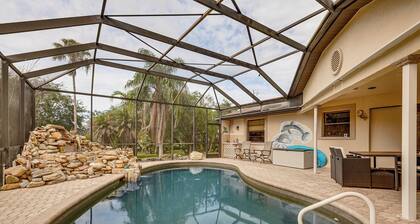 Dogs Welcome! Family-friendly Gem in Lehigh Acres