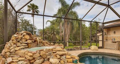 Dogs Welcome! Family-friendly Gem in Lehigh Acres