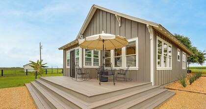 Upscale Home on 120 Acres: Near Wedding Venues!
