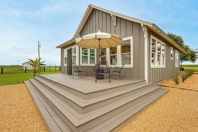 Upscale Home on 120 Acres: Near Wedding Venues!