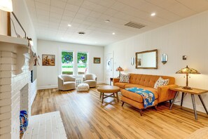 Interior - Upscale Home on 120 Acres: Near Wedding Venues! (Thorndale)