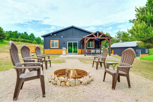 Front of property - 3 Mi to Lake! Golfer's Oasis on Summit Course (Bellaire)