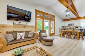 Interior - 3 Mi to Lake! Golfer's Oasis on Summit Course (Bellaire)