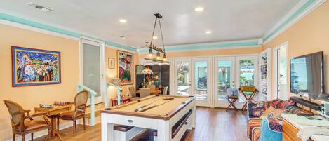 House (2 Bedrooms) | Interior