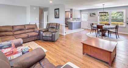 3 Mi to Dtwn: Spacious Warsaw Retreat w/ Huge Yard