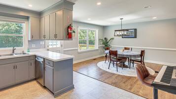 House (4 Bedrooms) | Interior