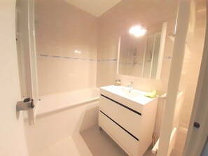 Bathroom - Practical studio with balcony - 4 guests (Saint-Lary-Soulan)