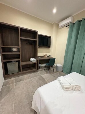 Room - Andrea House (Napoli)