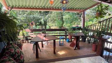 Tempat makan outdoor