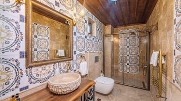 Deluxe Triple Room, Valley View | Bathroom | Shower, free toiletries, hair dryer, slippers