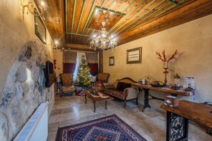 Lobby sitting area - Erbelya Cappadocia Hotel (Nevsehir)