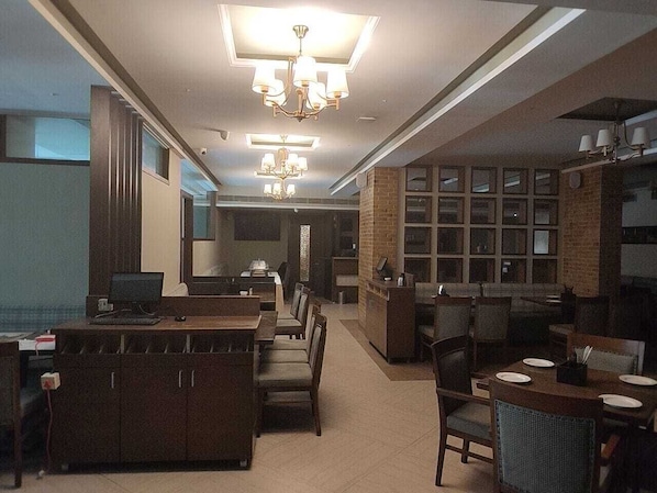Dining - HOTEL MUMBAI HOUSE THANE (Thane, Mumbai,)