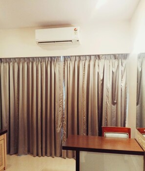 Deluxe Room, City View | Hypo-allergenic bedding, in-room safe, desk, laptop workspace - HOTEL MUMBAI HOUSE THANE (Thane, Mumbai,)