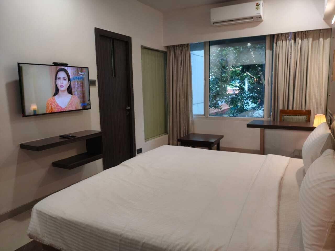Premium Double Room, City View | Hypo-allergenic bedding, in-room safe, desk, laptop workspace
