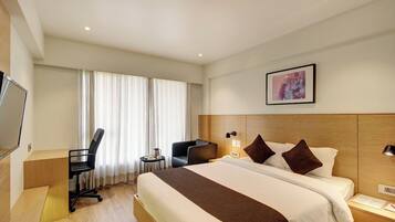 Premium Double Room, City View | Hypo-allergenic bedding, in-room safe, desk, laptop workspace